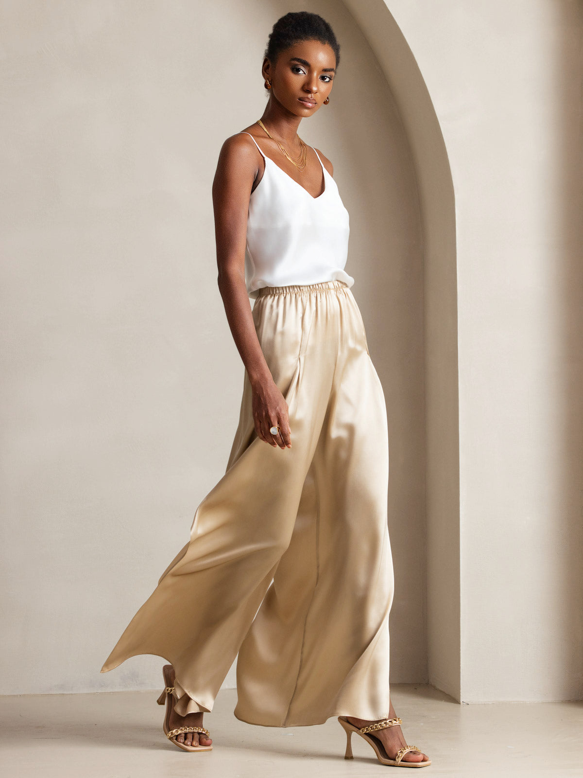 Lina | Top Lencero de Seda com Caimento Escultural