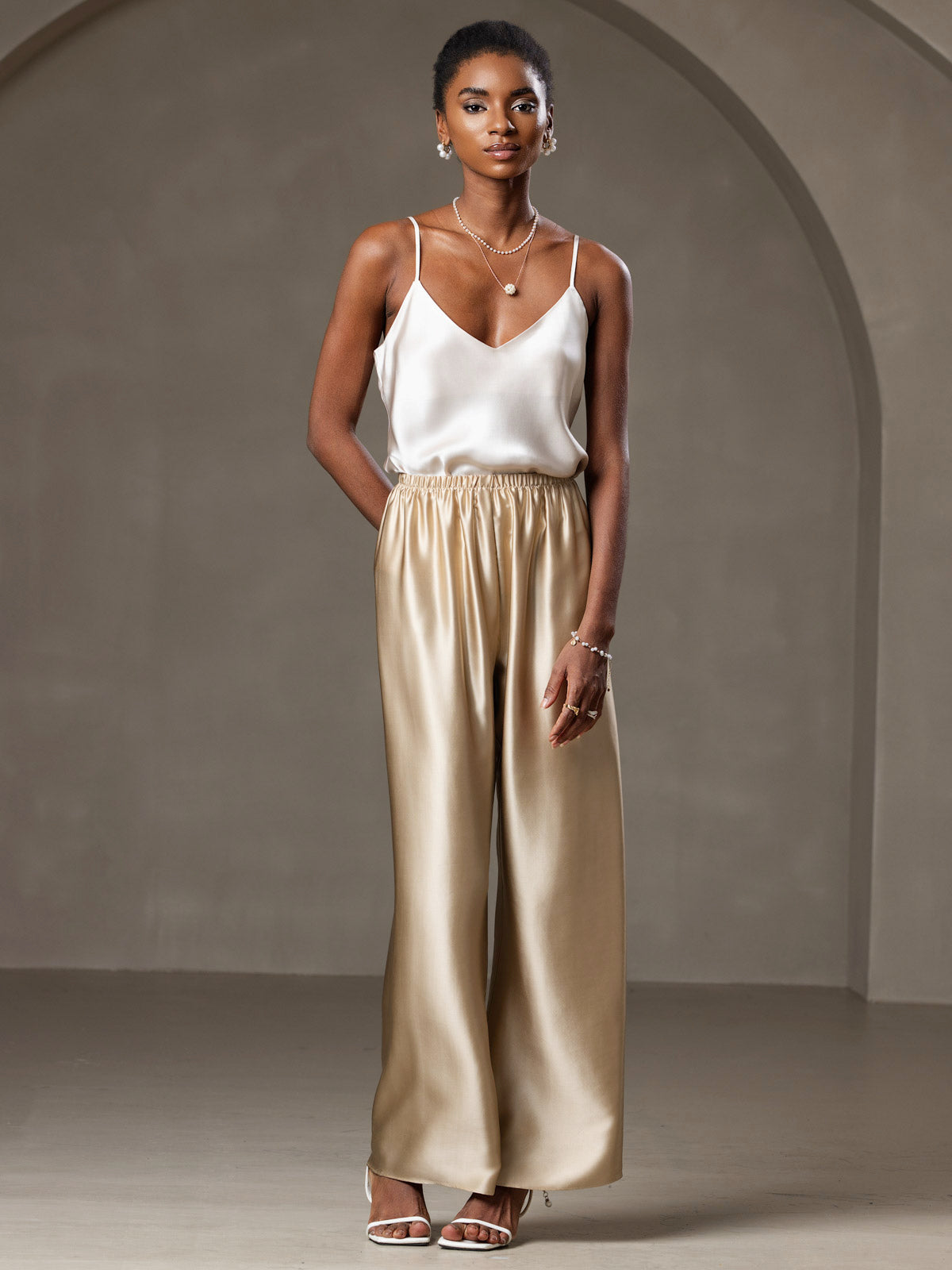 Lina | Top Lencero de Seda com Caimento Escultural