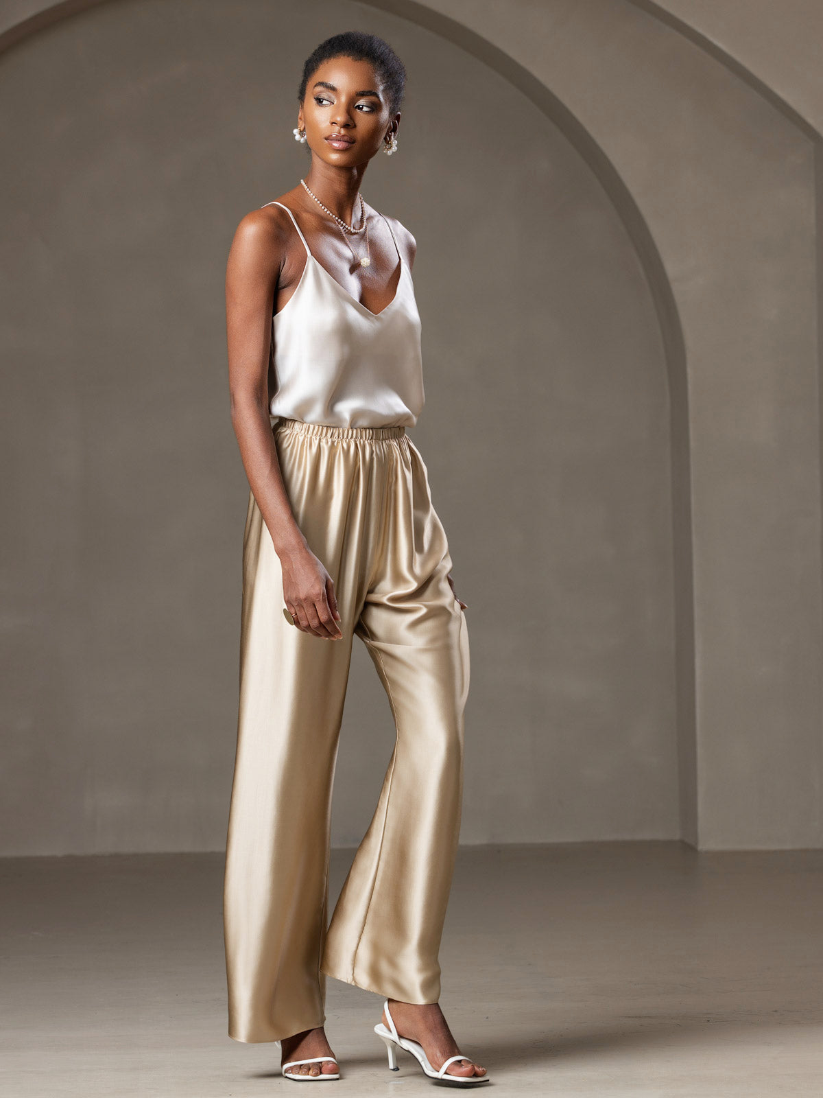 Lina | Top Lencero de Seda com Caimento Escultural