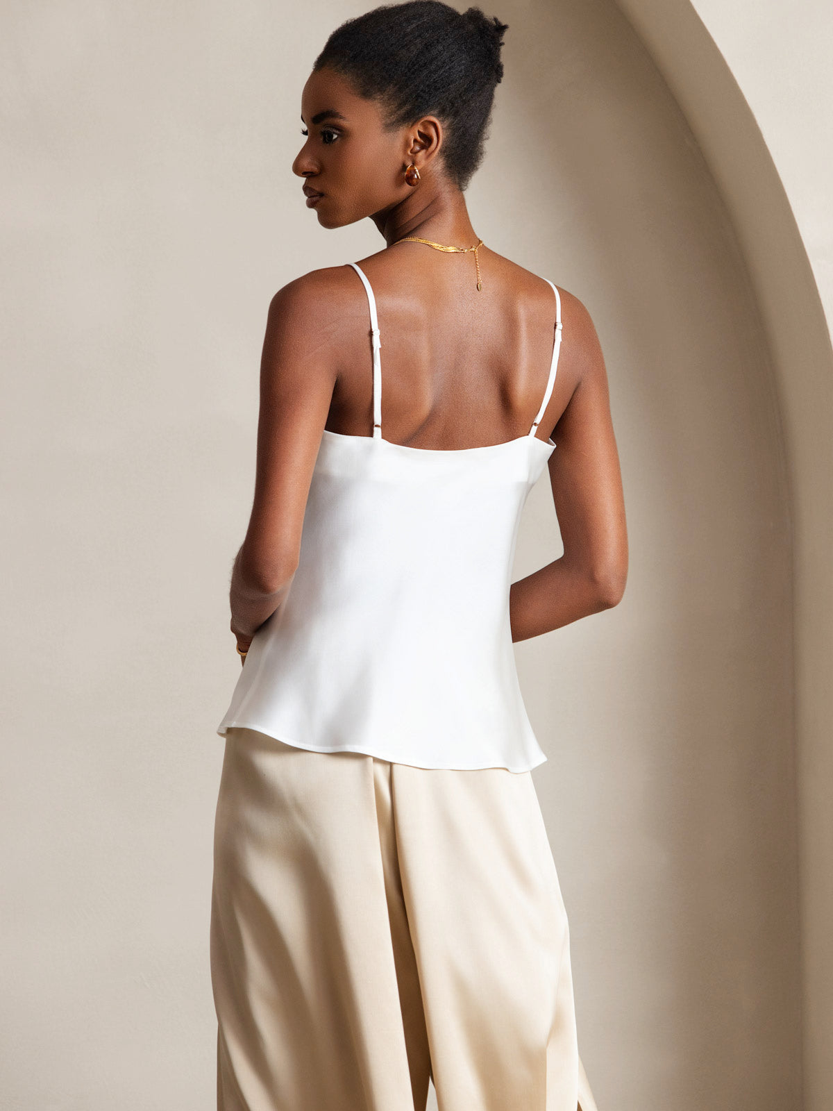 Lina | Top Lencero de Seda com Caimento Escultural