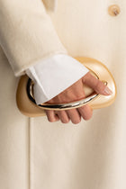 Aurea™ | Mini clutch con asa escultural en tono champán