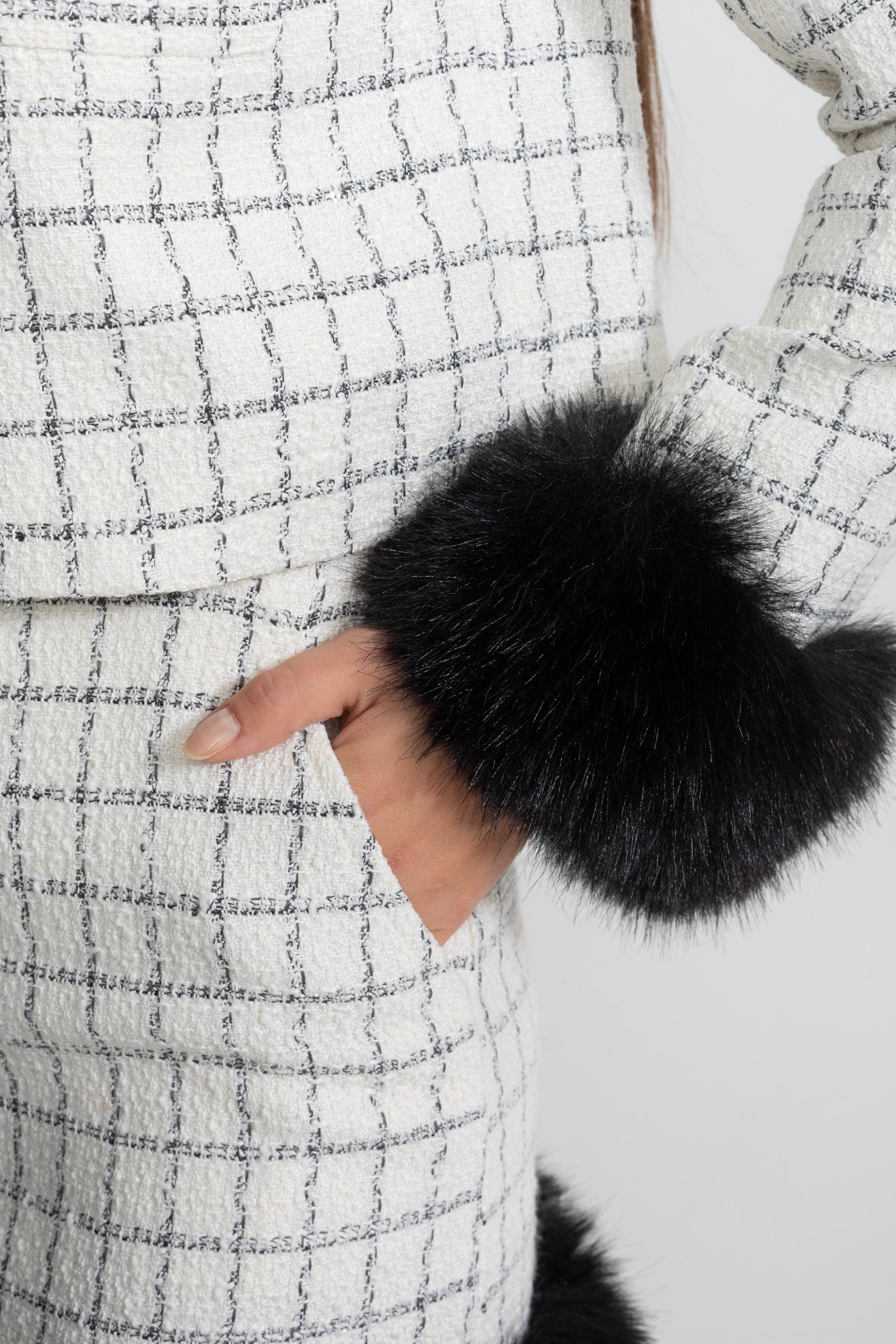 Valentina | Conjunto de tweed blanco con ribete de pelo sintético