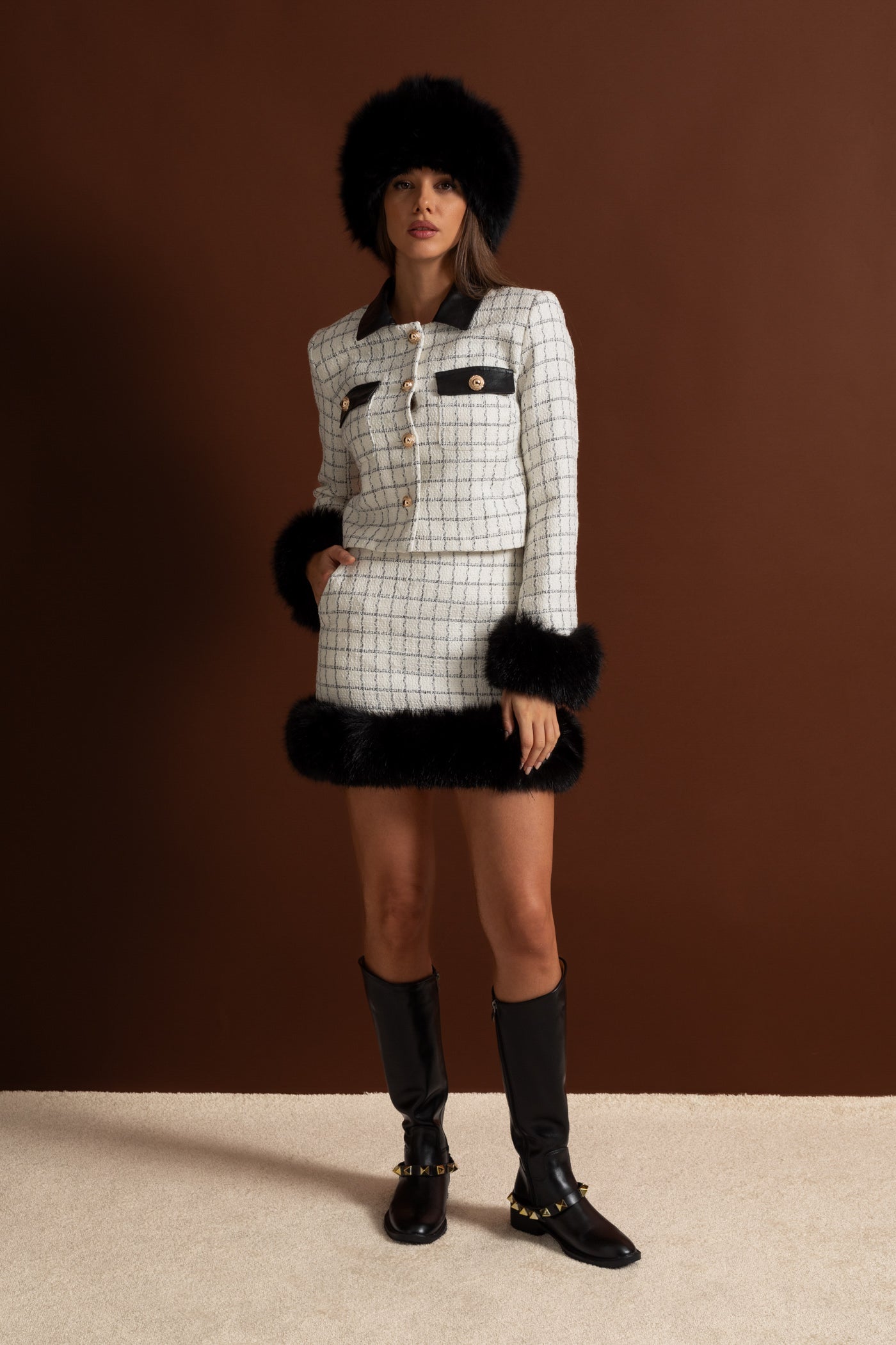 Valentina | Conjunto de tweed blanco con ribete de pelo sintético